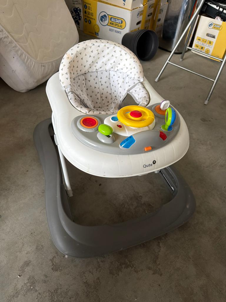 Leuke loopwagen voor baby's - Qute, Kinderen en Baby's, Overige Kinderen en Baby's, Ophalen, Gebruikt