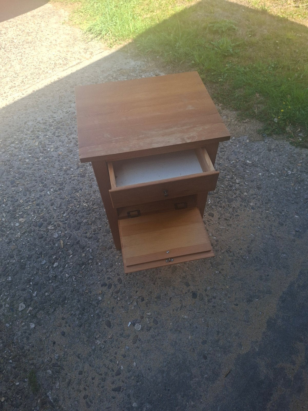 klein blank kastje/tafeltje, Ophalen
