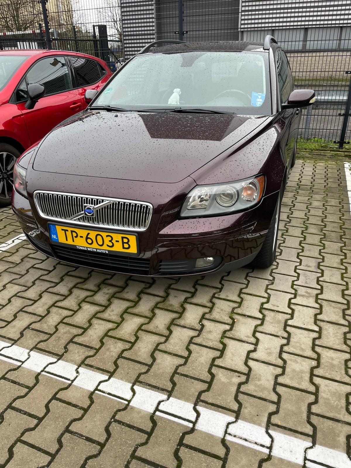 Volvo 2004 Rood, Auto's, Voorwielaandrijving, Overige kleuren, 700 kg, Verwarmde buitenspiegels