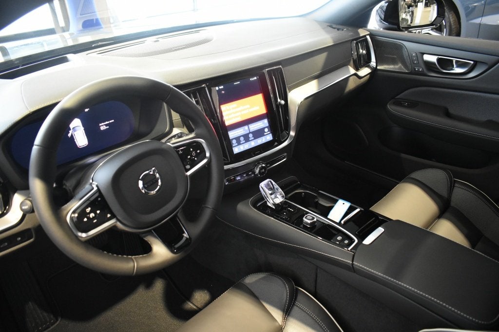 Volvo V60 T6 350pk AWD Ultra Dark | 19'' | Getint glas | S/K, Auto's, Volvo, Automaat, Lichtsensor, 4 cilinders, 1969 cc