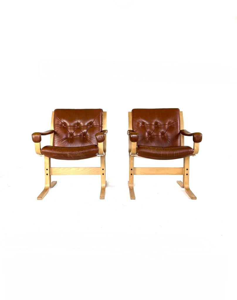 Set van 2 vintage leren ‘Siesta’ fauteuils, Westnofa ‘70, Huis en Inrichting, Vintage retro buisframe design rotan webbing papercord deens