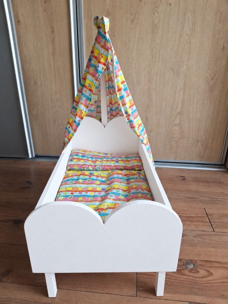 Houten poppenbedje met hemeltje en beddengoed, Ophalen, Gebruikt, Babypop