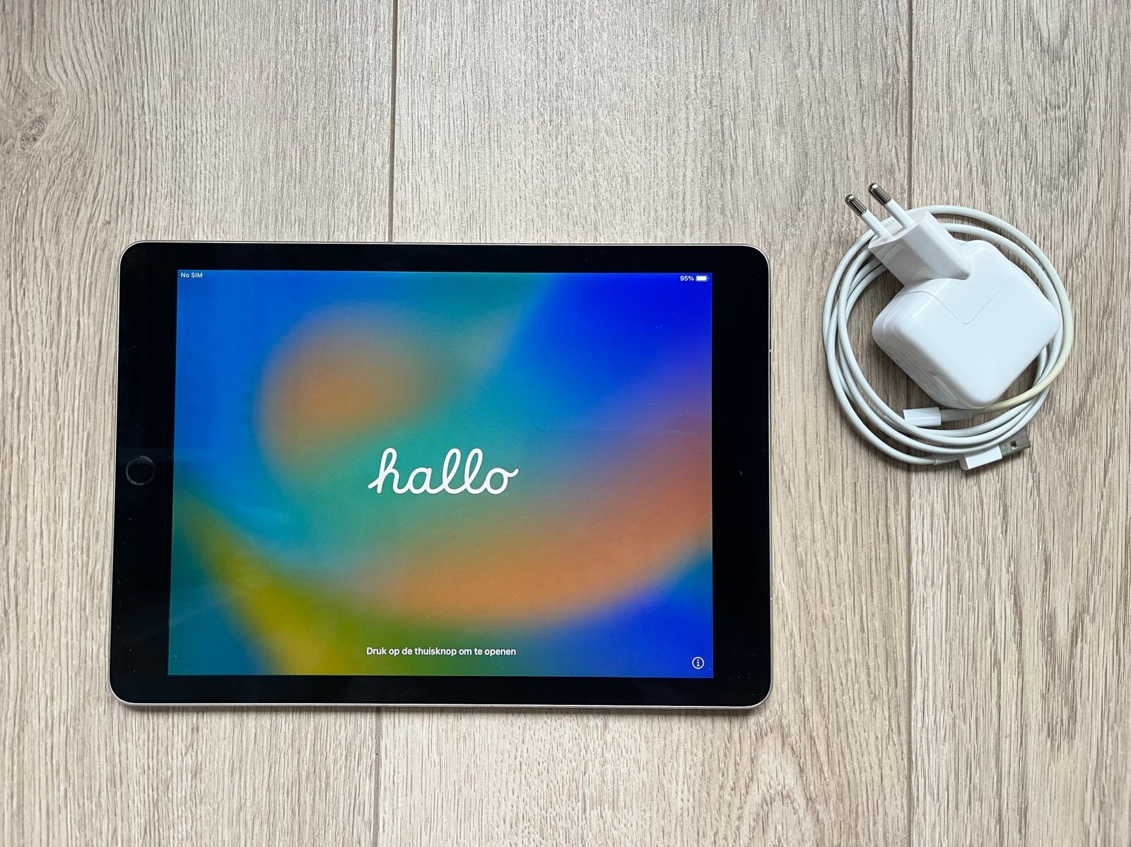 Apple iPad Pro (9.7 inch) 256 GB Wi-Fi with original charger, Computers en Software, 10 inch, Gebruikt, Ophalen of Verzenden, Apple iPad Pro