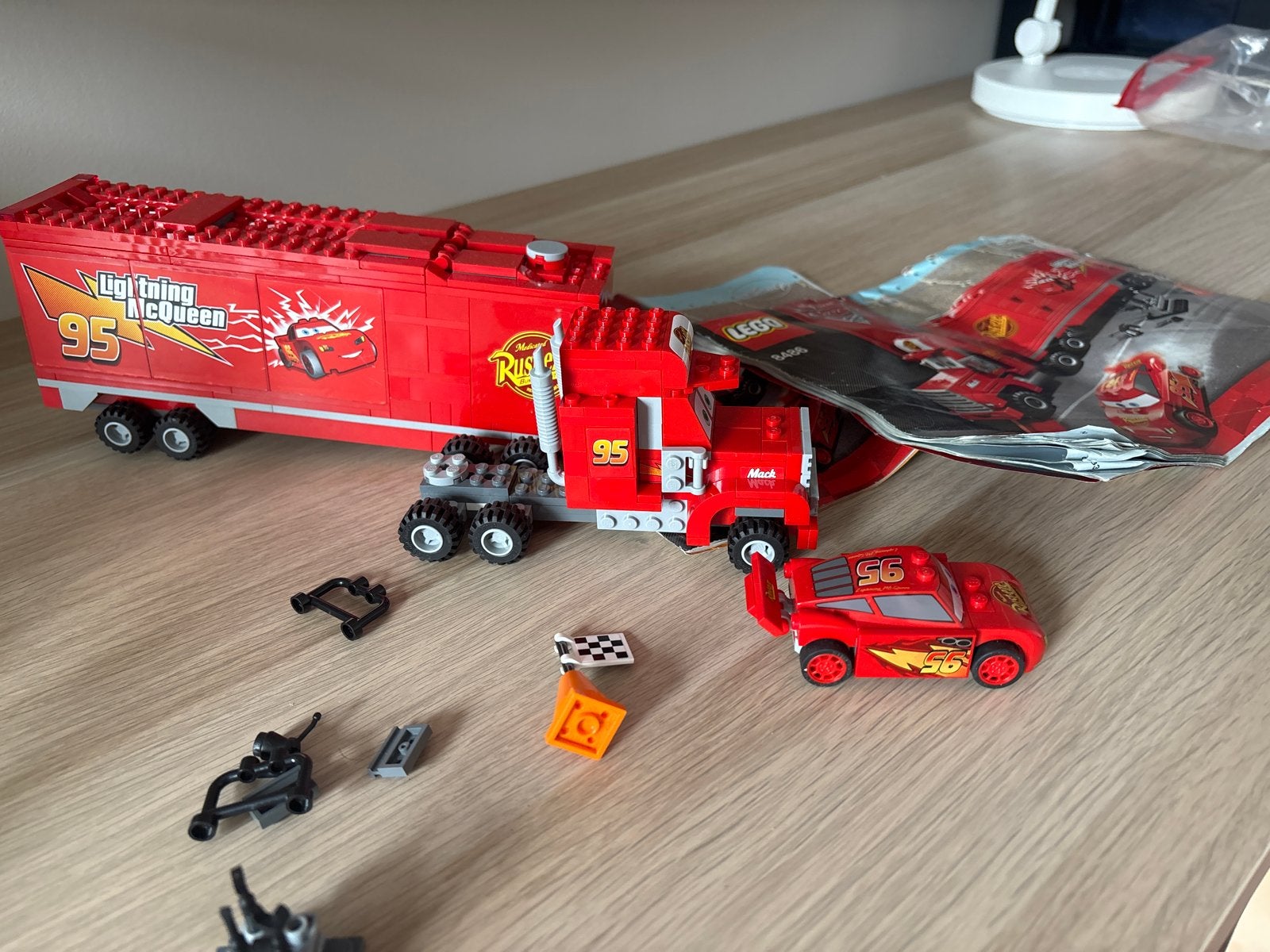 Lego Cars Mack's Team Truck 8684 met Lightning McQueen, Ophalen of Verzenden, Gebruikt