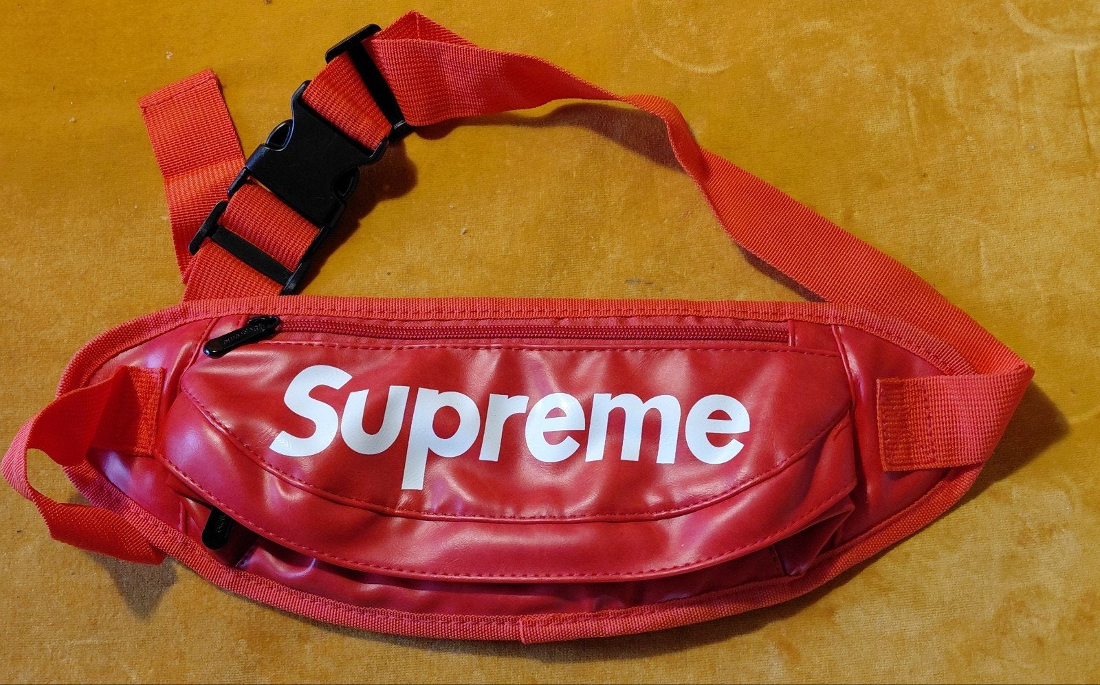 Supreme heuptas rood, Ophalen of Verzenden, Zo goed als nieuw, Rood, Overige typen