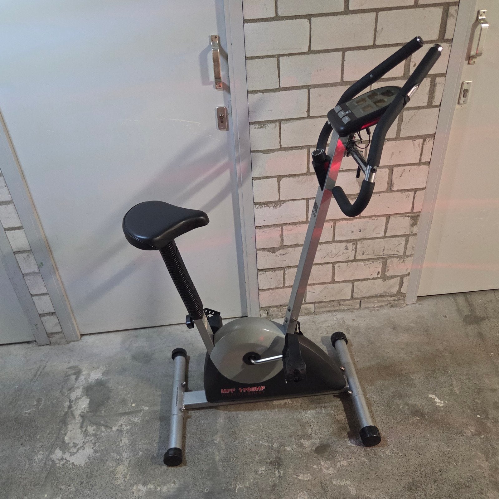 Hometrainer MPF 1100HP, Sport en Fitness, Ophalen, Gebruikt, Metaal, Benen