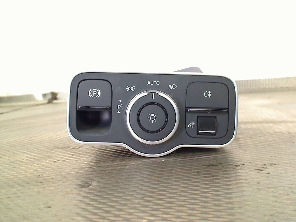 Lichtschakelaar Mercedes-Benz GLA (H247) 2020 A2479052902, Gebruikt, Mercedes-Benz AG, Mercedes-Benz, Mercedesstraße 120, Stuttgart 70372, , Duitsland