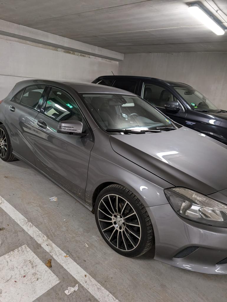 Mercedes-Benz A-Klasse 1.5 CDI A180 5DRS 2016 Grijs, Auto's, Mercedes-Benz, Voorwielaandrijving, 4 cilinders, 140 €/maand, 29 km/l
