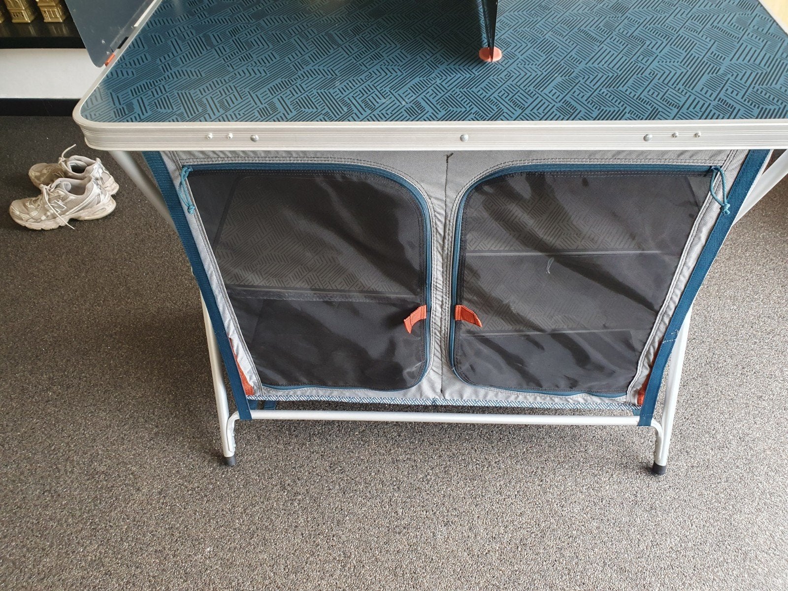 Decathlon Quechua 500 Kast Keukenkast Campingkast, Caravans en Kamperen, Kampeermeubelen, Zo goed als nieuw, Campingkast, Ophalen of Verzenden