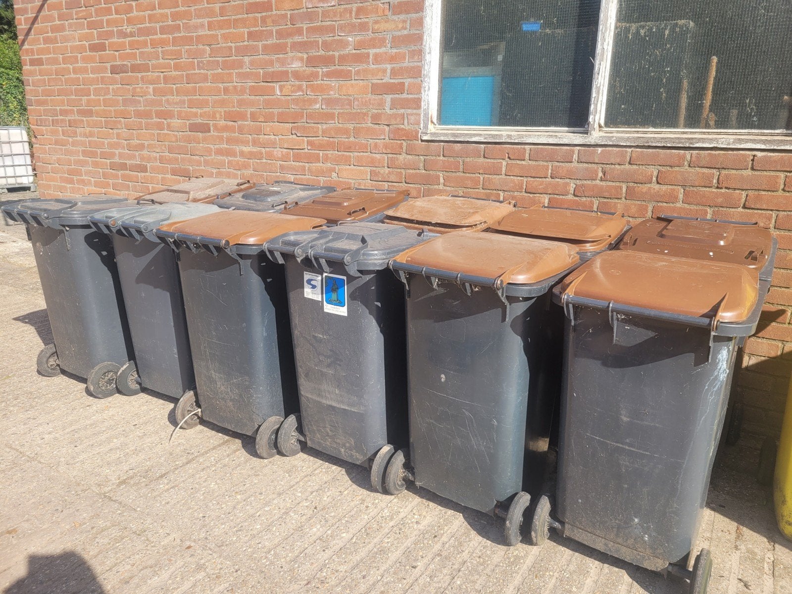 te koop 12 stuks afvalcontainers 240 liter, 40 liter of meer, Ophalen, Kunststof