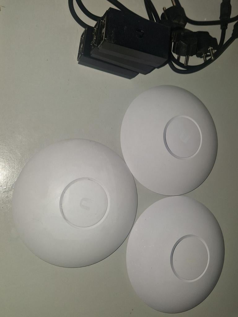 Ubiquiti unifi ap ac long range 3 stuks, Computers en Software, Accesspoints, Ophalen of Verzenden, Zo goed als nieuw