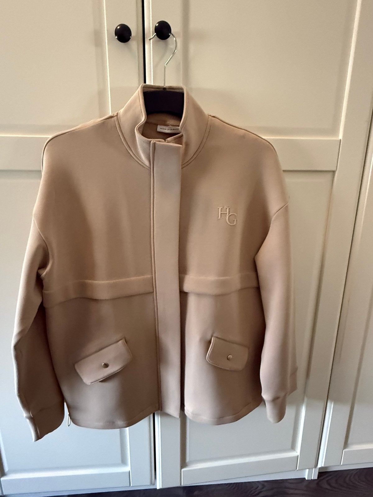 House of Gravity Vest, Maat: L, Ophalen of Verzenden, Nieuw, Maat 38/40 (M), Beige