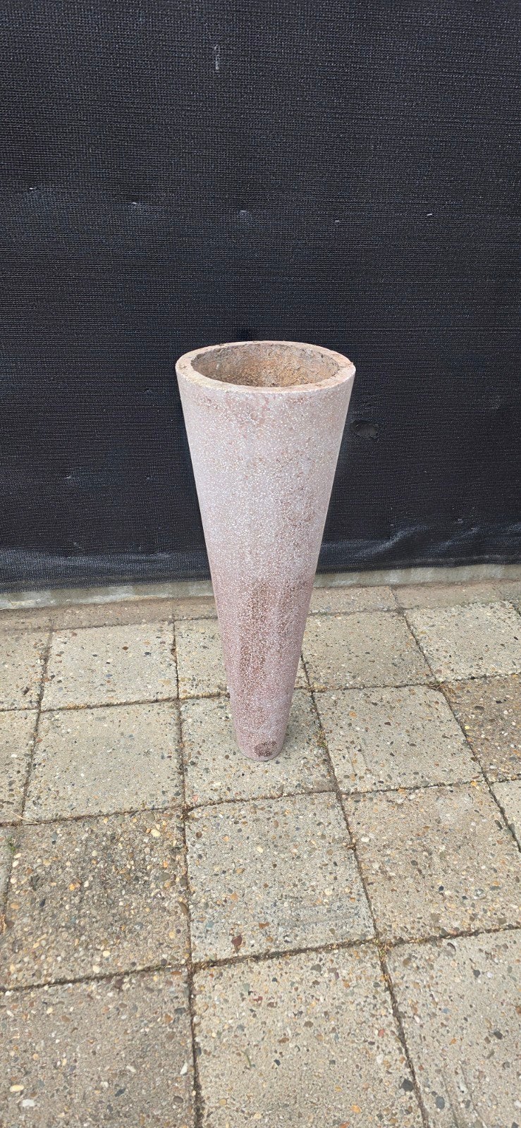Gratis bloempot - kegelvormig, gebruikt, Tuin en Terras, Bloempotten, Gebruikt, Overige vormen, Beton, Balkon