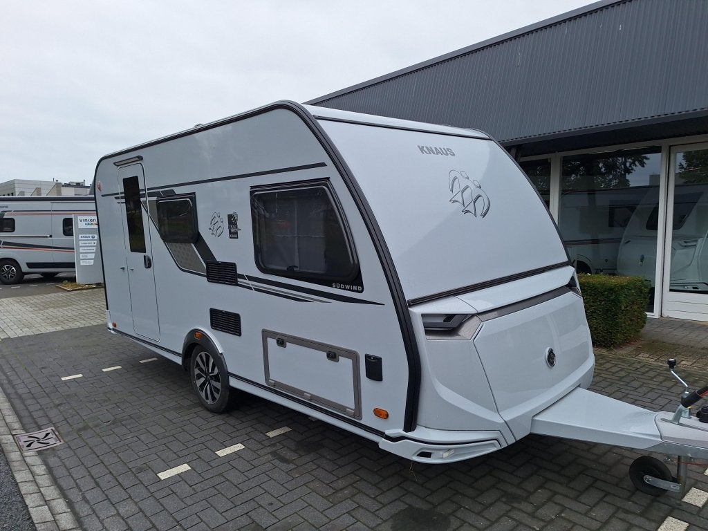 Knaus Sudwind Black Selection 420 QD NIEUW 2026 MODEL, Serviceluik, Dwarsbed, Bedrijf, Treinzit