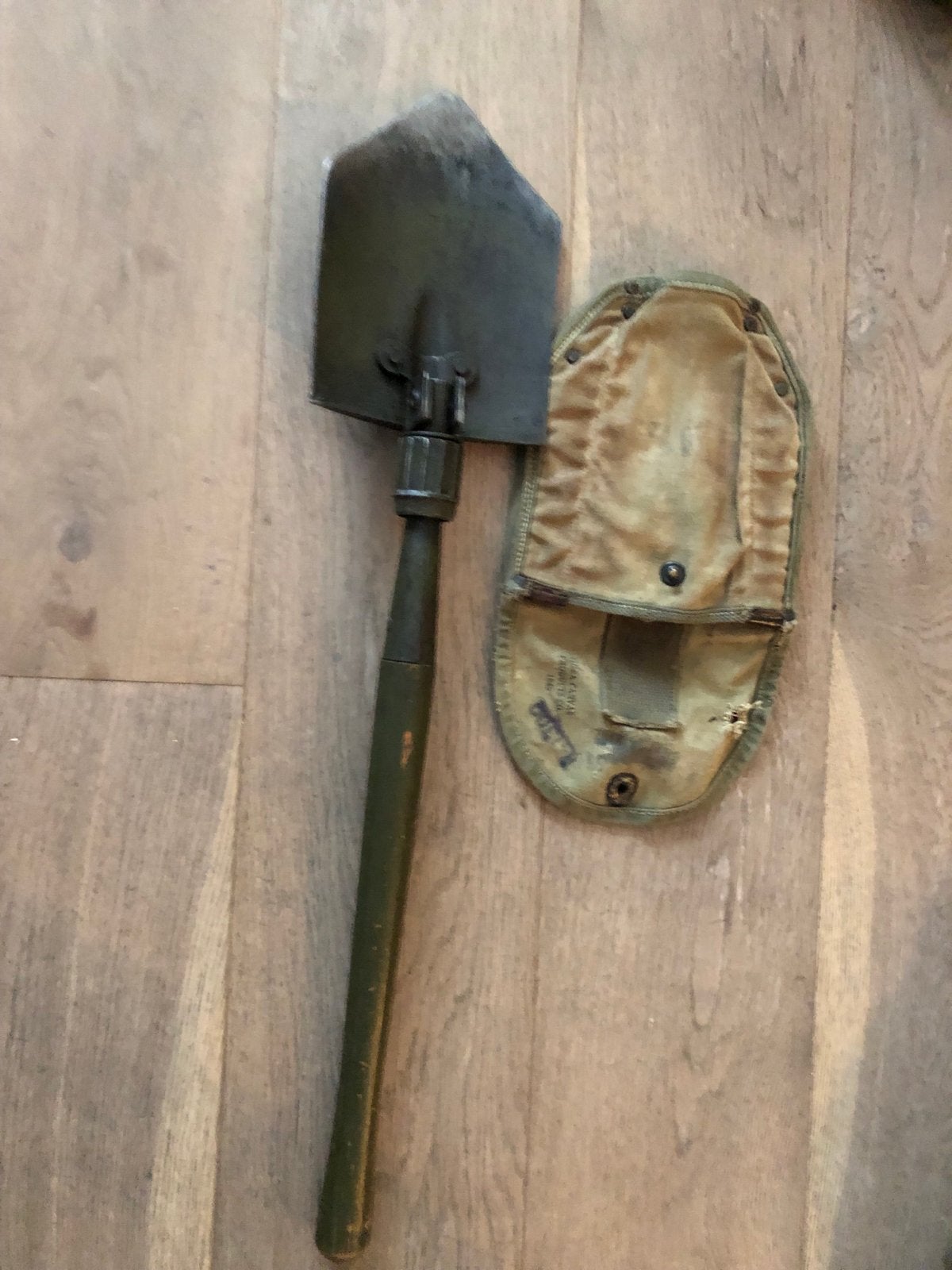 Originele WW2 US opvouwbare schep met hoes, 1945 gedateerd, Verzamelen, Militaria | Algemeen, Ophalen of Verzenden, Landmacht