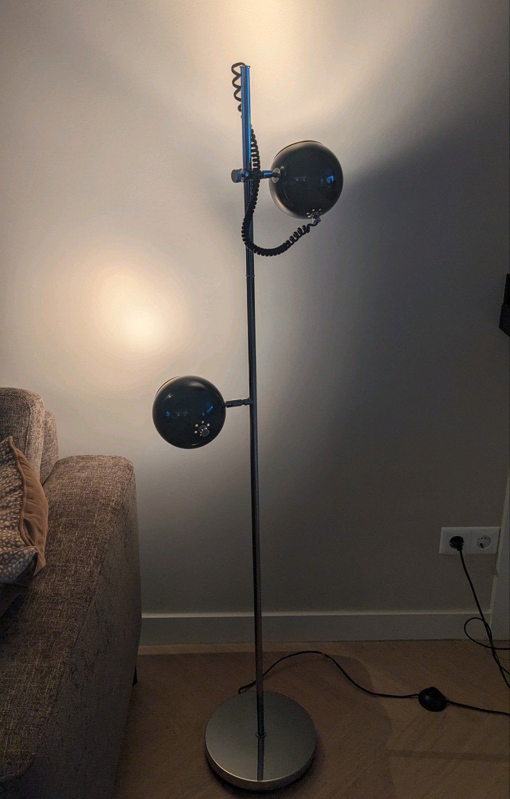 Leitmotiv Space Age Vloerlamp - Chroom & Zwart, Kunststof, 100 tot 150 cm, E14 (klein), Zo goed als nieuw