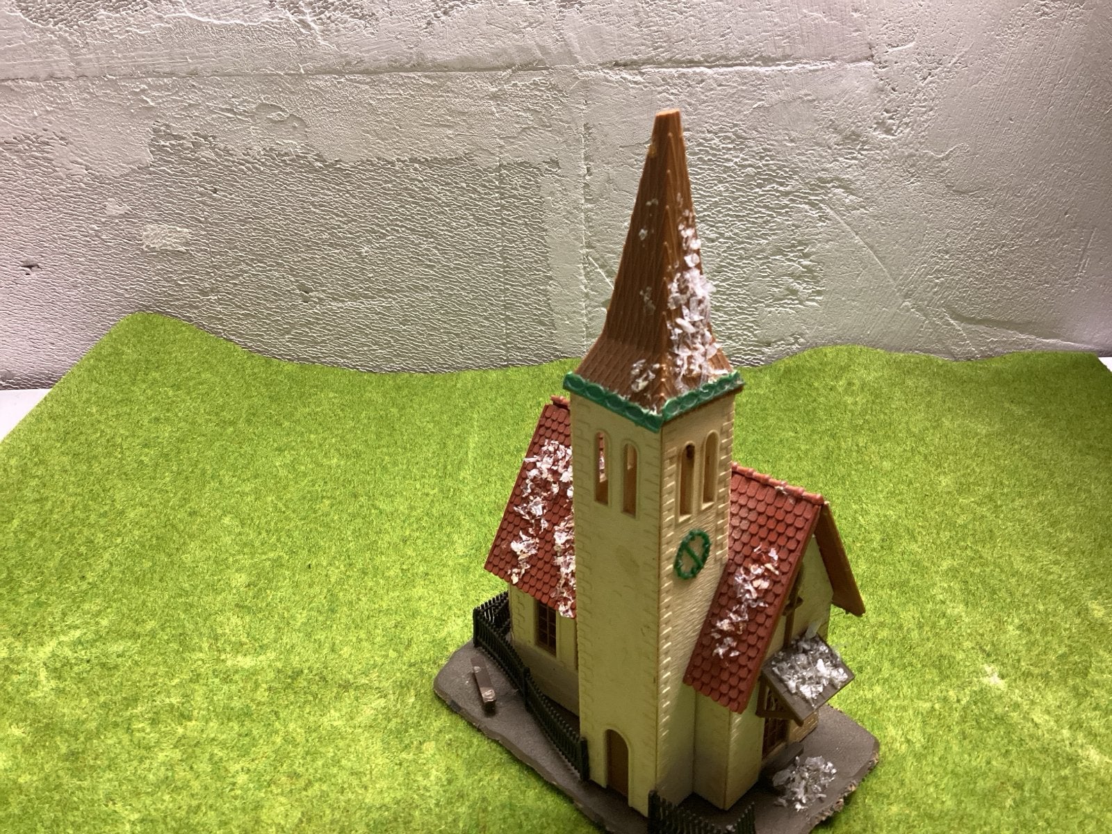 Kerk miniatuur met sneeuw - modelbouw, Ophalen of Verzenden, Gebruikt