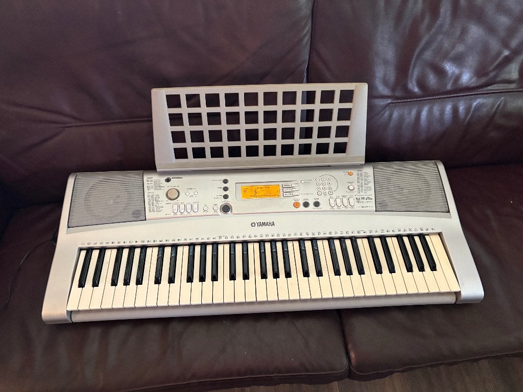 Yamaha E303 Keyboard, Muziek en Instrumenten, Keyboards, 61 toetsen, Yamaha, Ophalen of Verzenden, Zo goed als nieuw