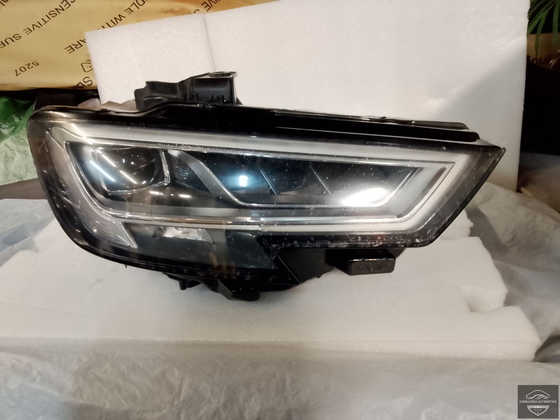 Audi A3 8V Facelift 2017-2020 Matrix LED Koplamp R 8V0941036, Gebruikt, AUDI AG, Auto-Union-Strasse 1
85045  Ingolstadt, DE, Kundenbetreuung@audi.de