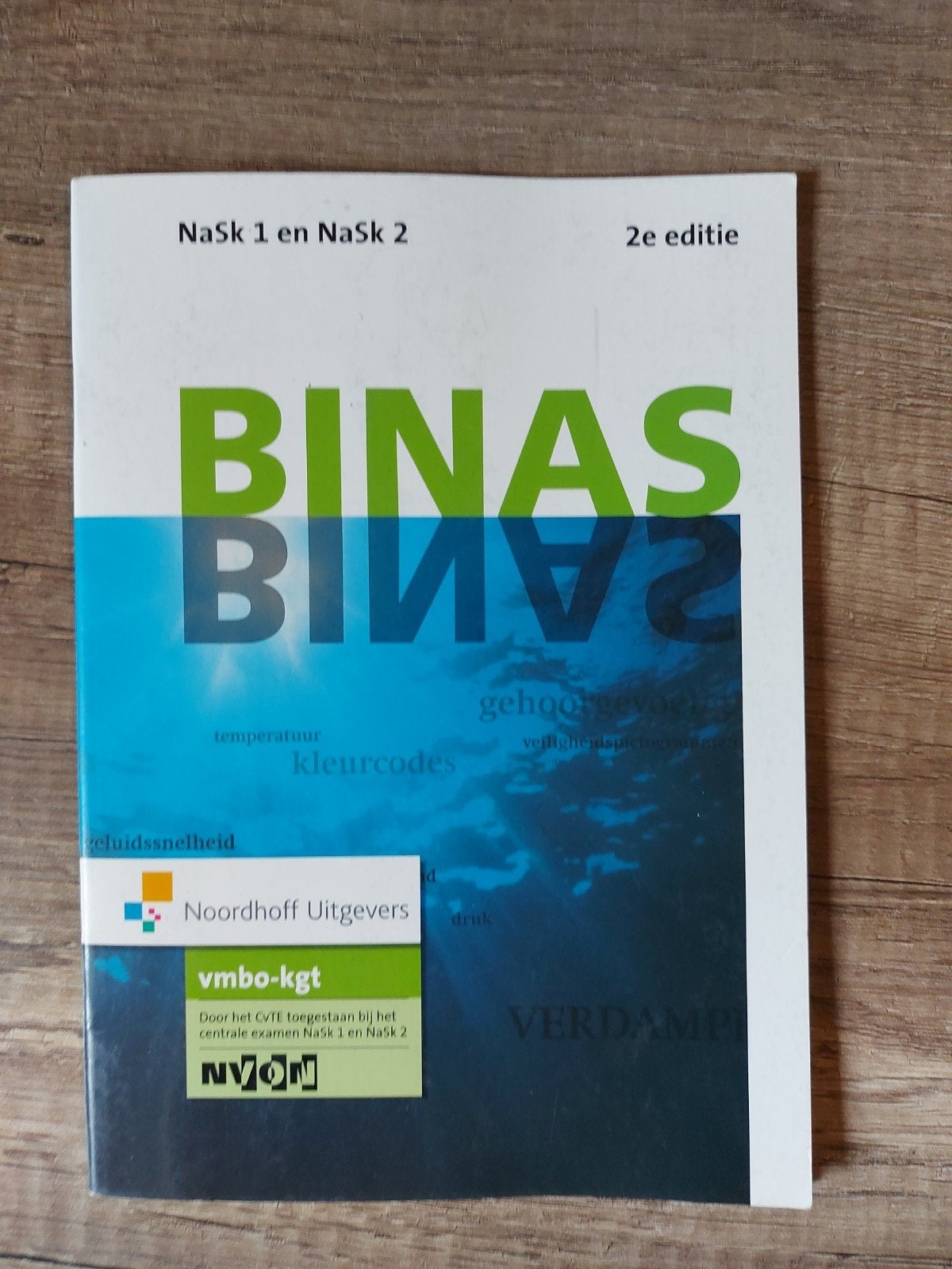 Binas NaSk1 en NaSk2 2e editie vmbo-kgt, VMBO, Scheikunde, Ophalen of Verzenden, Zo goed als nieuw