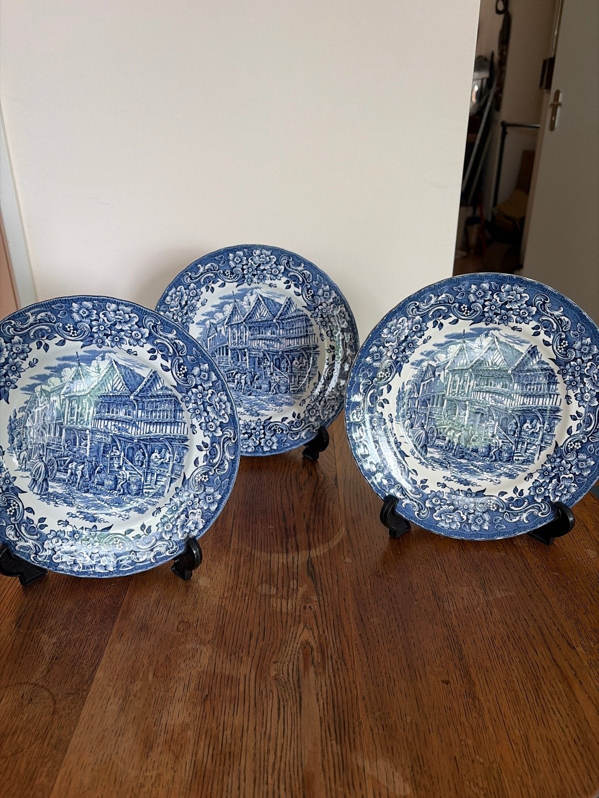 Set van 3 Royal Tudor Ware borden - 17e Eeuw Engeland, Ophalen