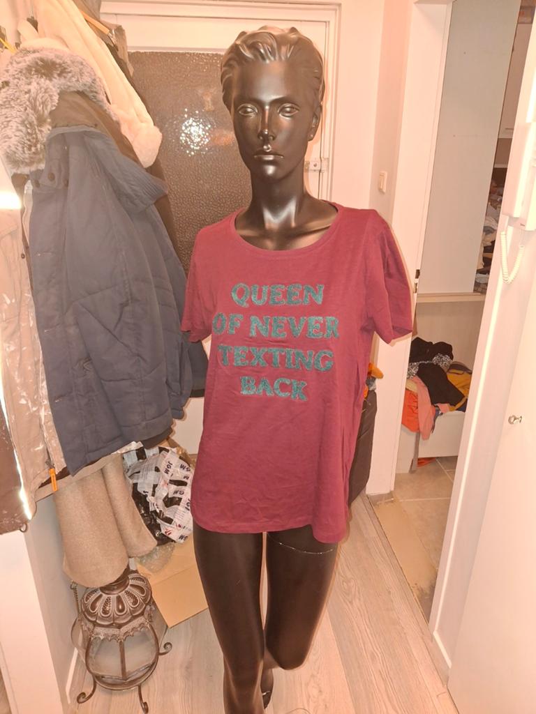 ONLY T-shirt 'Queen of Never Texting Back' - Maat L, Maat 42/44 (L), Nieuw, Ophalen of Verzenden, ONLY