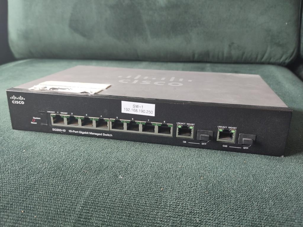 Cisco SG300-10 10-Poort Gigabit Managed Switch, Computers en Software, Netwerk switches, Ophalen of Verzenden, Zo goed als nieuw