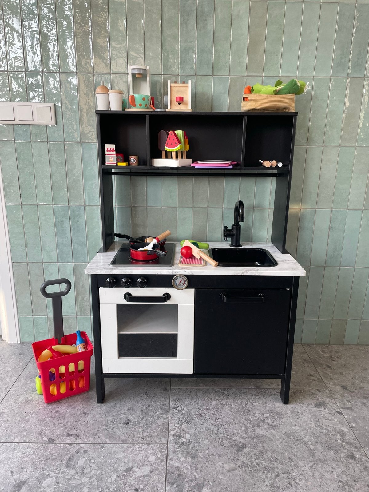 Mooie speelkeuken met veel accessoires & boodschappenmandje, Kinderen en Baby's, Ophalen, Gebruikt