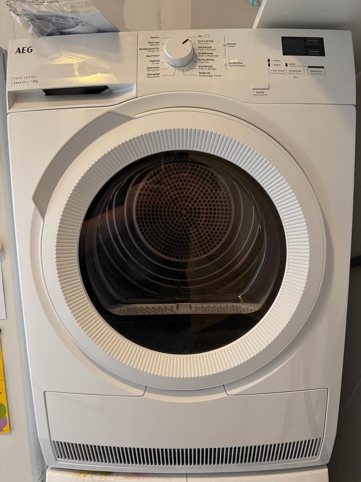 Warmtepompdroger 8 kg (AEG TR71CWZ84 SensiDry), Ophalen, 8 tot 10 kg, Zo goed als nieuw, Voorlader