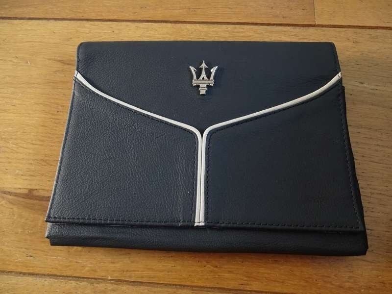 Maserati - Luxe Lederen Boordmap - Handleidingen - Origineel, Auto diversen, Verzenden