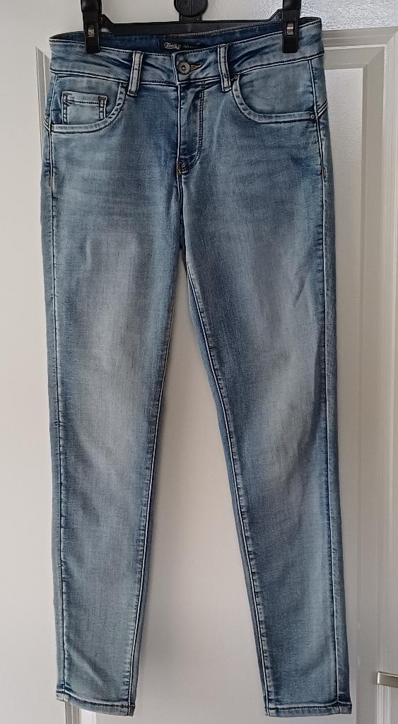 Spijkerbroek blauw Nieuw S 36 Merk Toxic ( Jool ), Kleding | Dames, Nieuw, W28 - W29 (confectie 36), Toxic, Verzenden