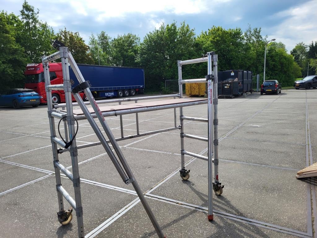 Kamersteiger met opzetstuk, wielen en stabilisatoren, Ophalen, 2 tot 5 meter, Gebruikt, X
