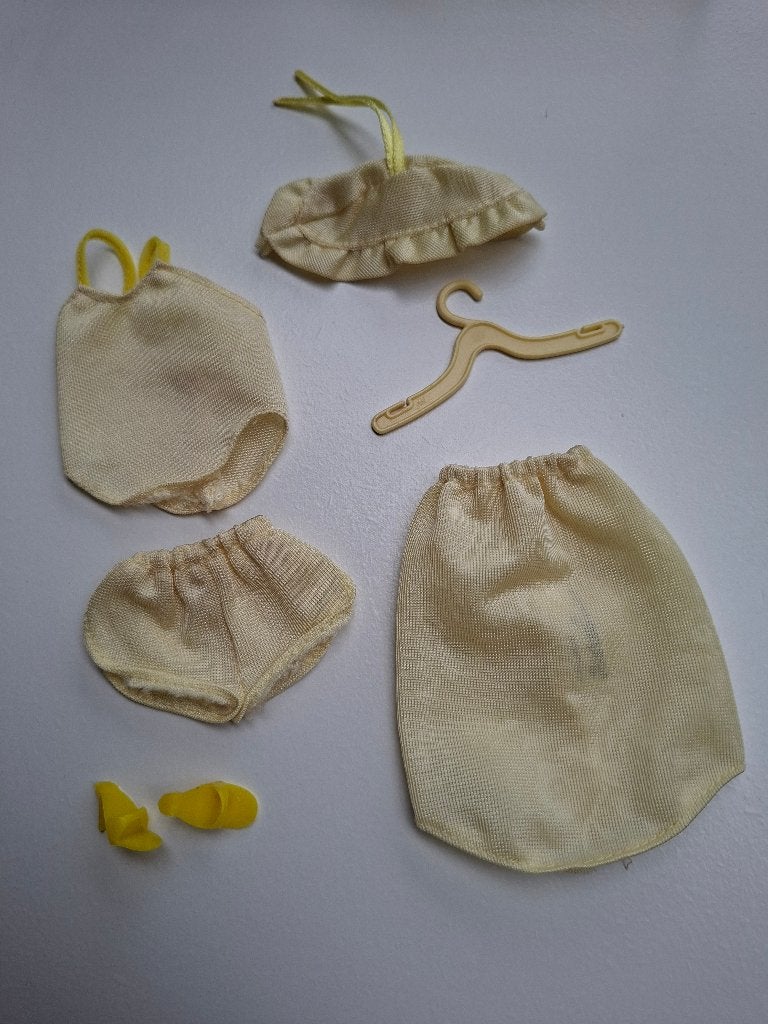 barbie  Fancy-frills lingerie en schoentjes., Ophalen of Verzenden, Zo goed als nieuw, Kleertjes