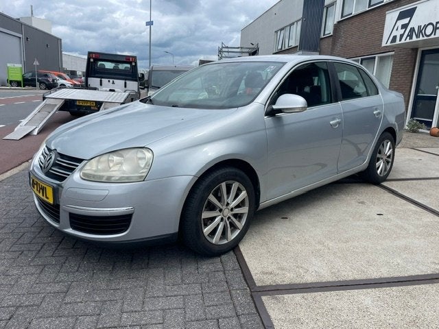 Volkswagen Jetta 1.6 FSI 85KW 2006 Apk 07-2027, Voorwielaandrijving, Stof, Zwart, 4 cilinders