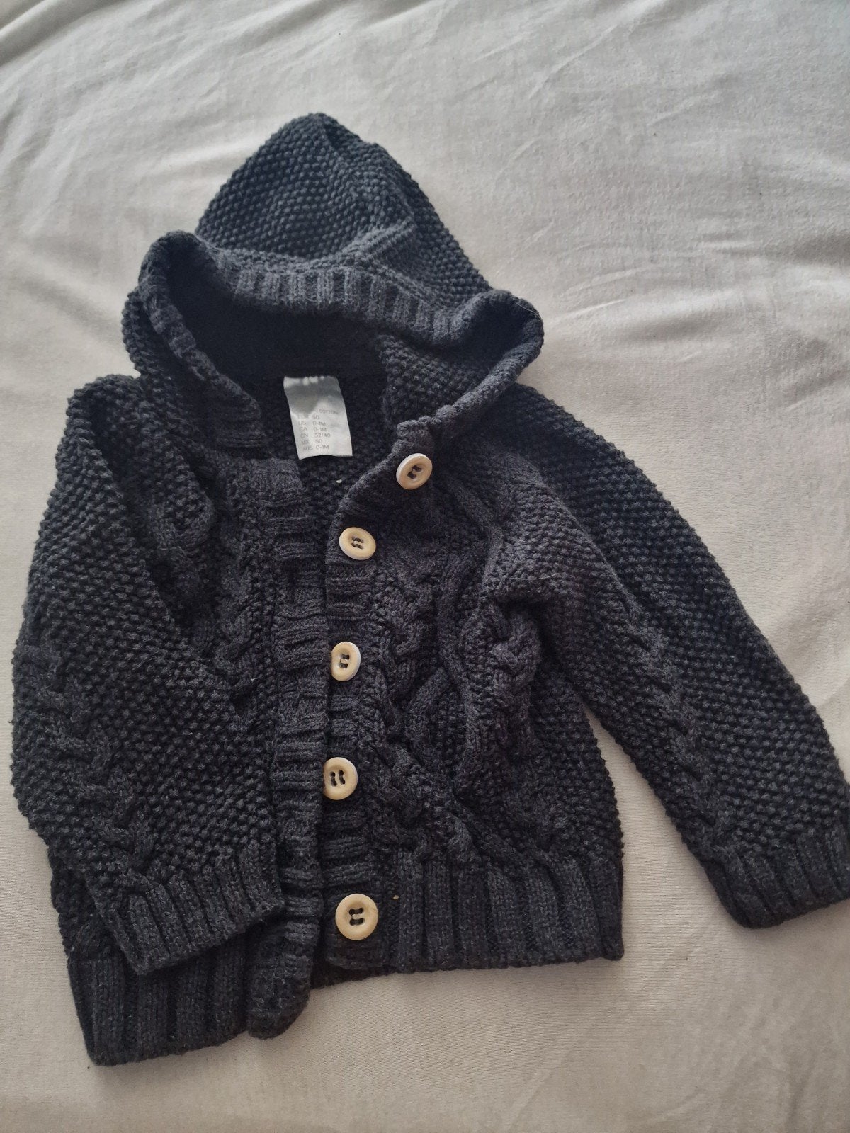 H&M gebreid vestje met capuchon - Maat 50, Kinderen en Baby's, H&M, Ophalen of Verzenden, Zo goed als nieuw, Truitje of Vestje