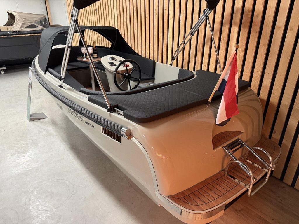 Nieuwe MAASSLOEP 570 'CARBONEDITION' 20PK HONDA AUDIO OPTIES, Watersport en Boten, Tender, 6 m, 2 m, Zonnedek