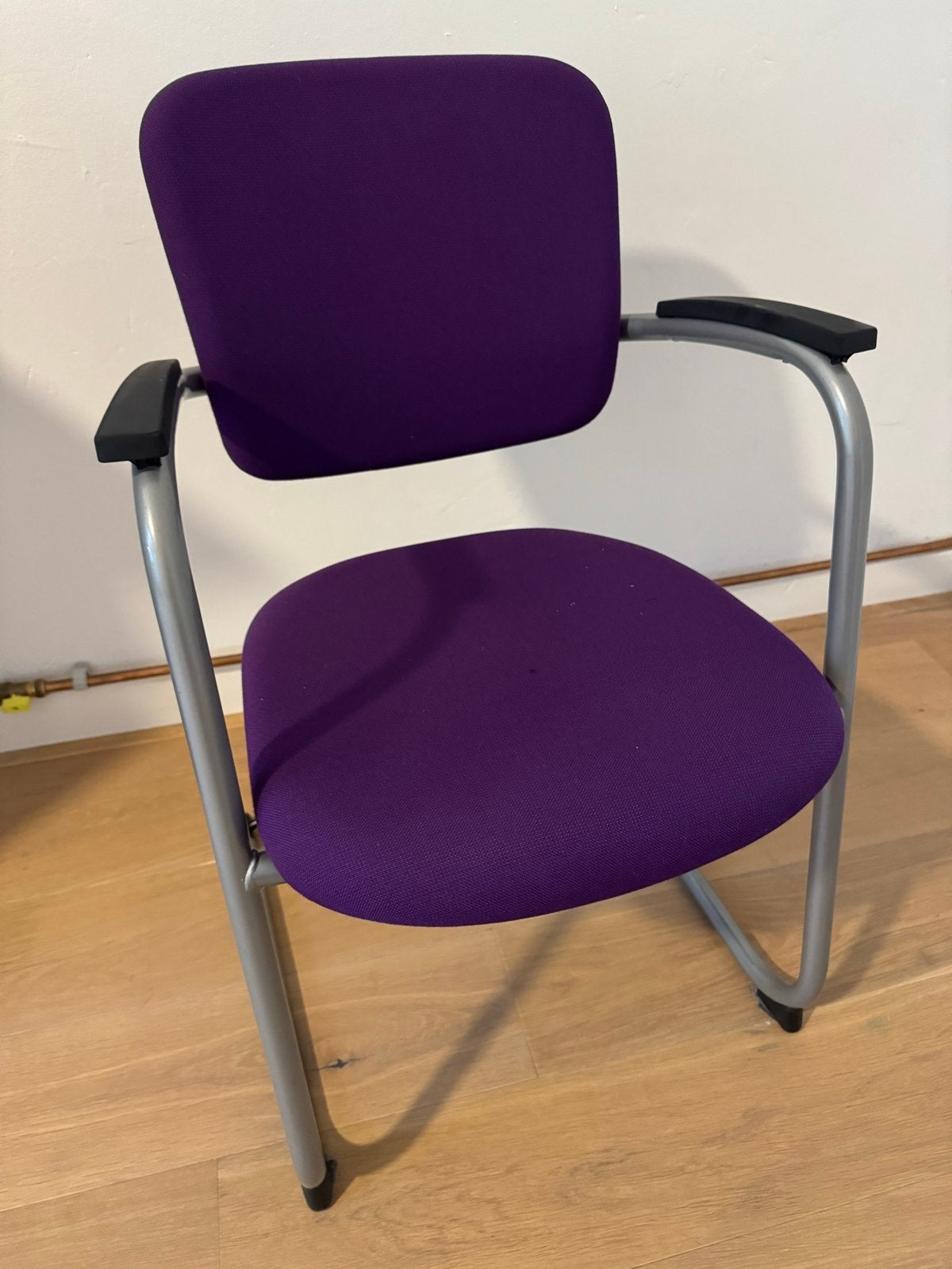 Ahrend vergaderstoel(en) 2 stuks - paars, Ophalen, Gebruikt, Twee, Overige kleuren