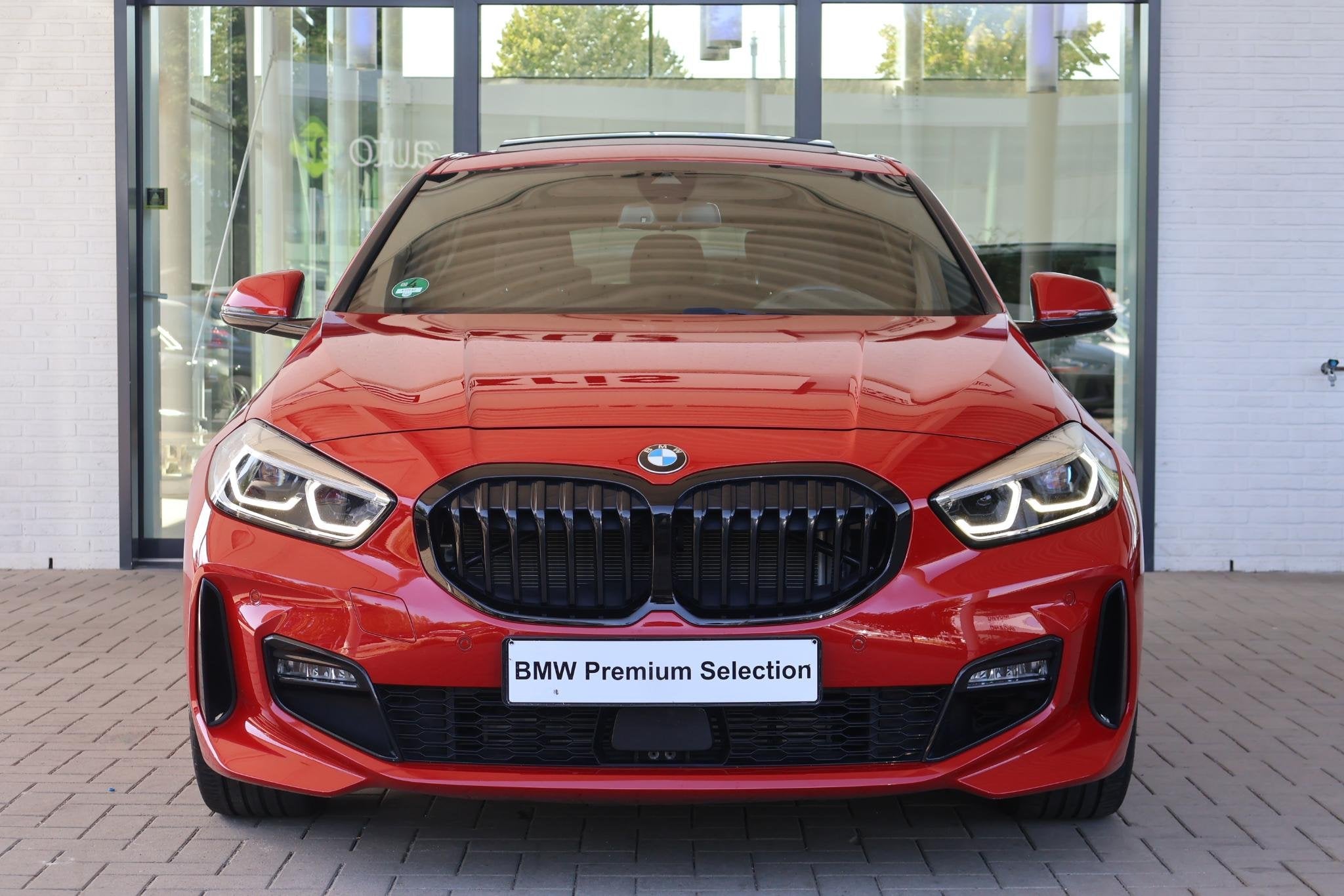 BMW 1 Serie 5-deurs 120i Innovation Pack | Comfort Pack | Tr, Auto's, 1998 cc, 730 kg, Gebruikt, 4 cilinders