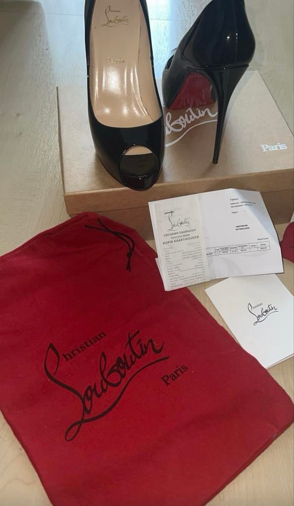 Christian Louboutin Sandalen maat 40, Kleding | Dames, Schoenen, Ophalen of Verzenden, Zo goed als nieuw, Sandalen of Muiltjes
