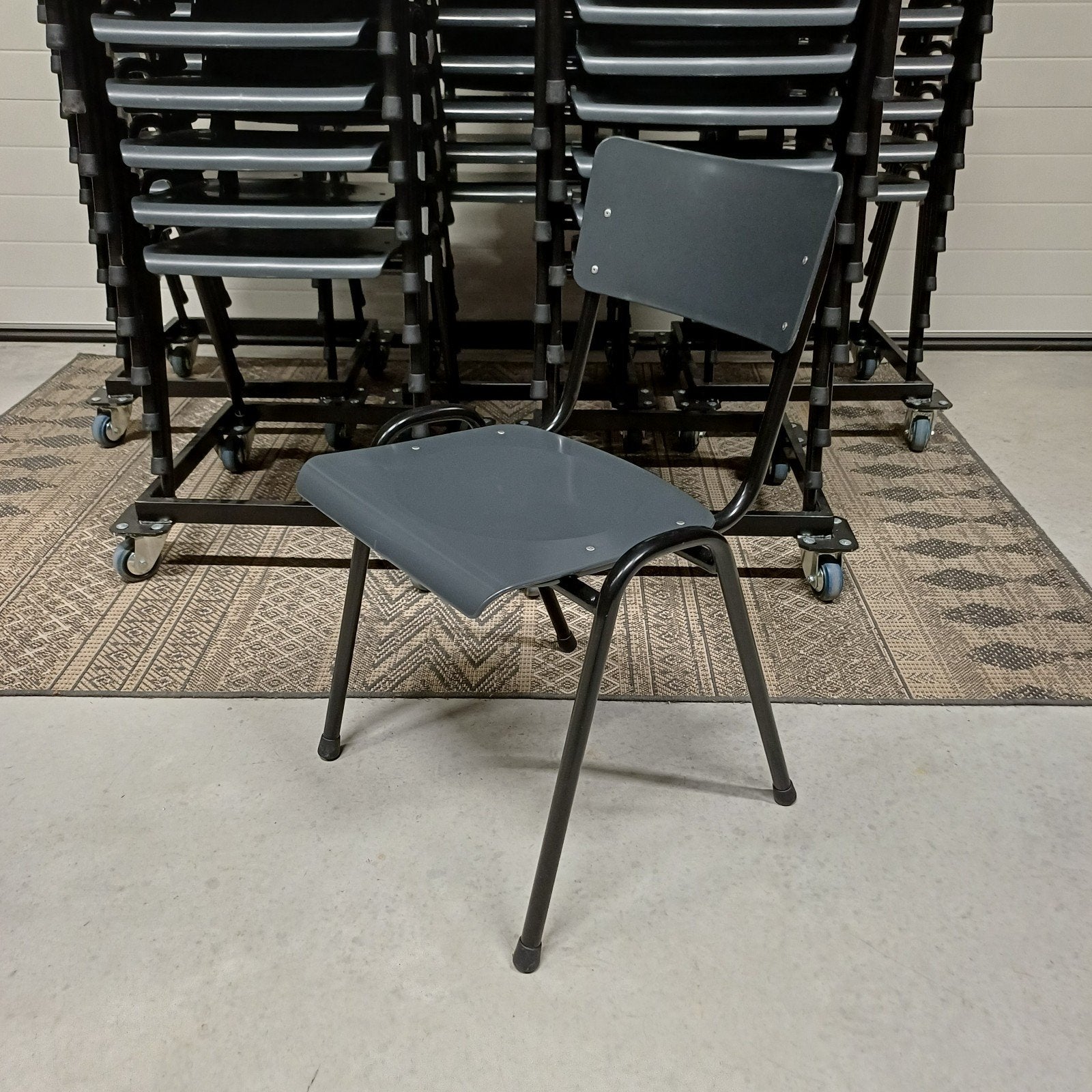 56 x zeer nette stapelstoelen partij kantine stoelen, Ophalen, Gebruikt, Grijs, Vijf, Zes of meer stoelen