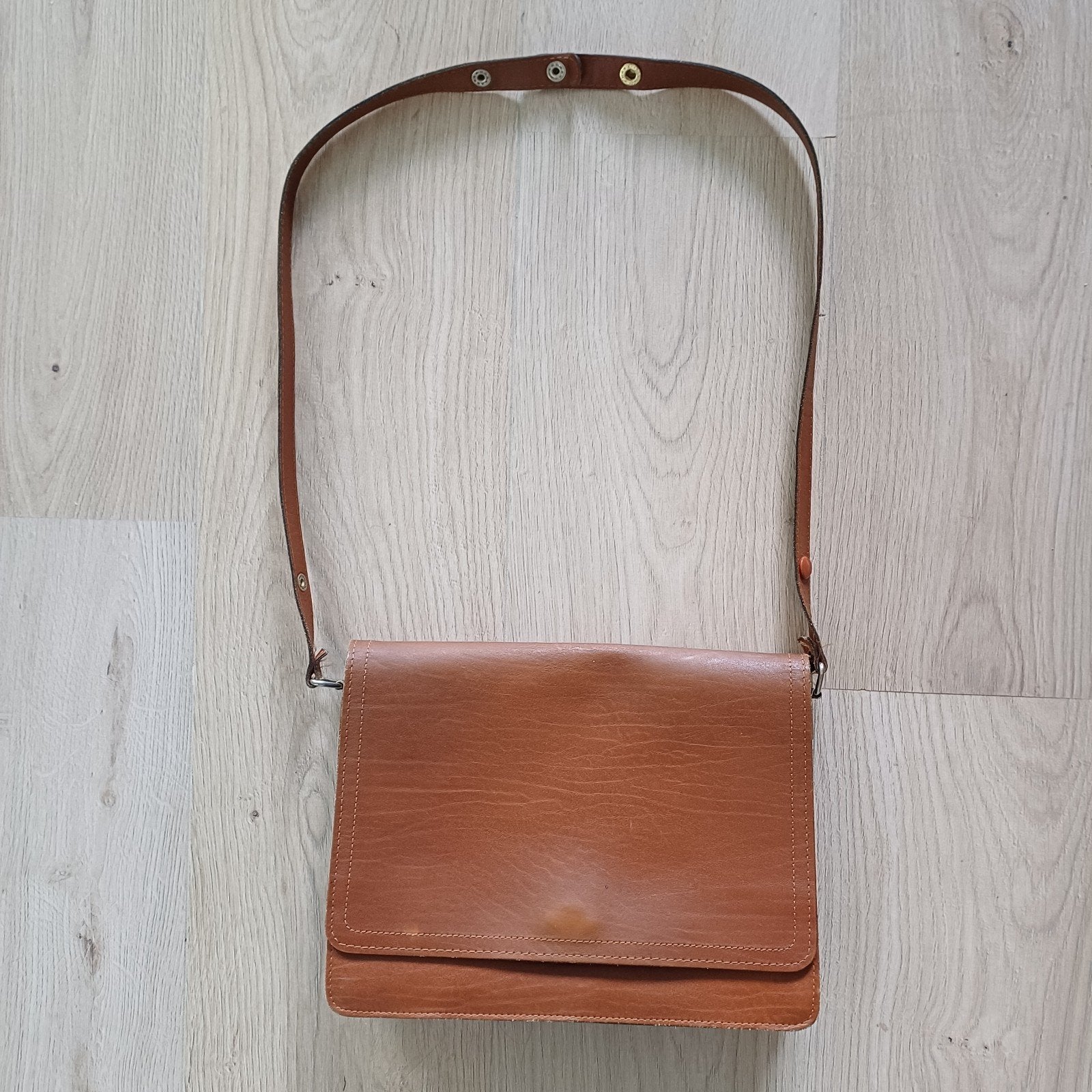 Vintage Retro Bruine Leren Schoudertas - 20x28 cm, Overige merken, Gebruikt, Bruin, Ophalen of Verzenden