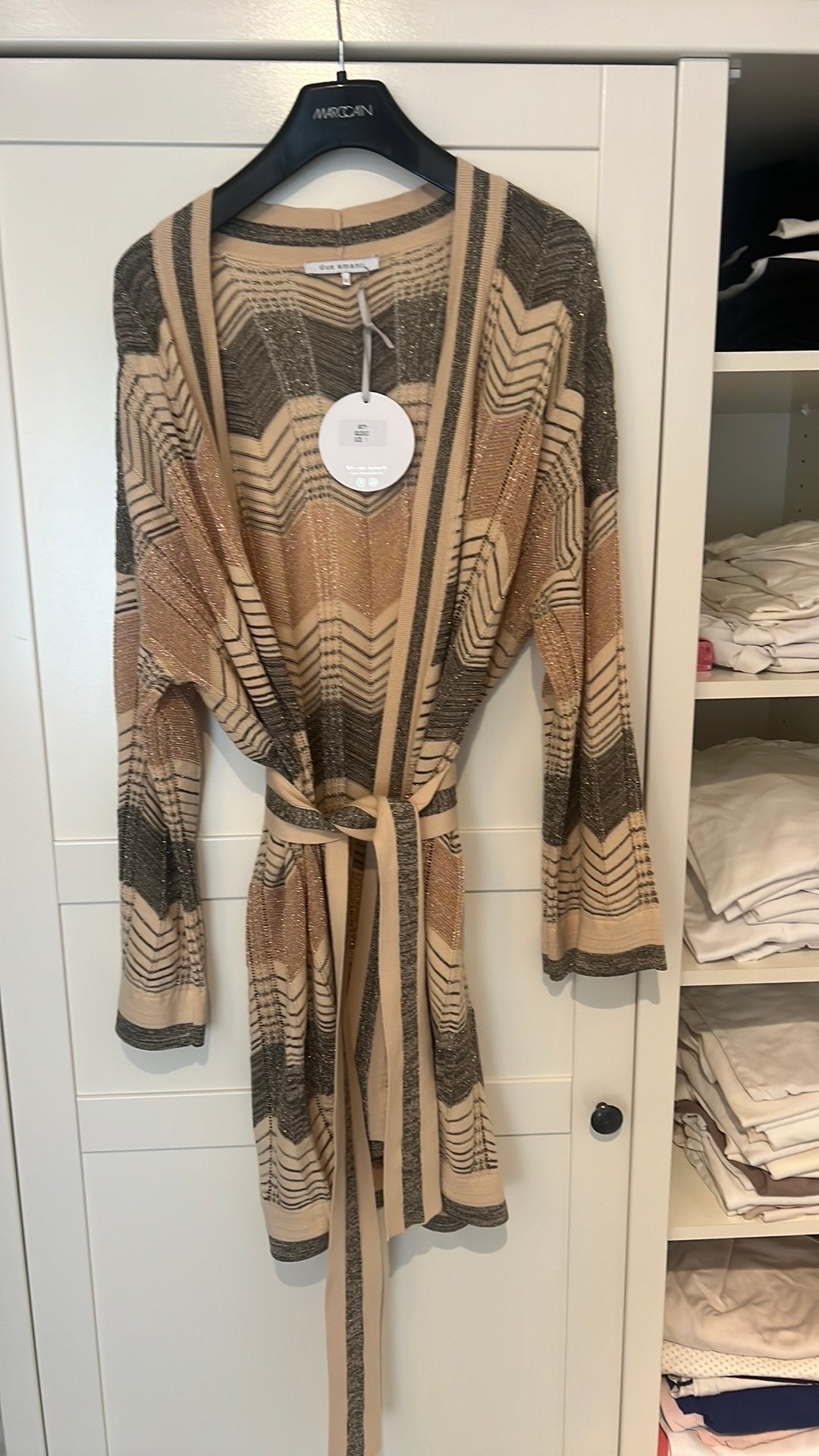 Nieuwe Due Amanti Cardigan met Zigzag Patroon, Ophalen of Verzenden, Nieuw, Maat 38/40 (M), Beige