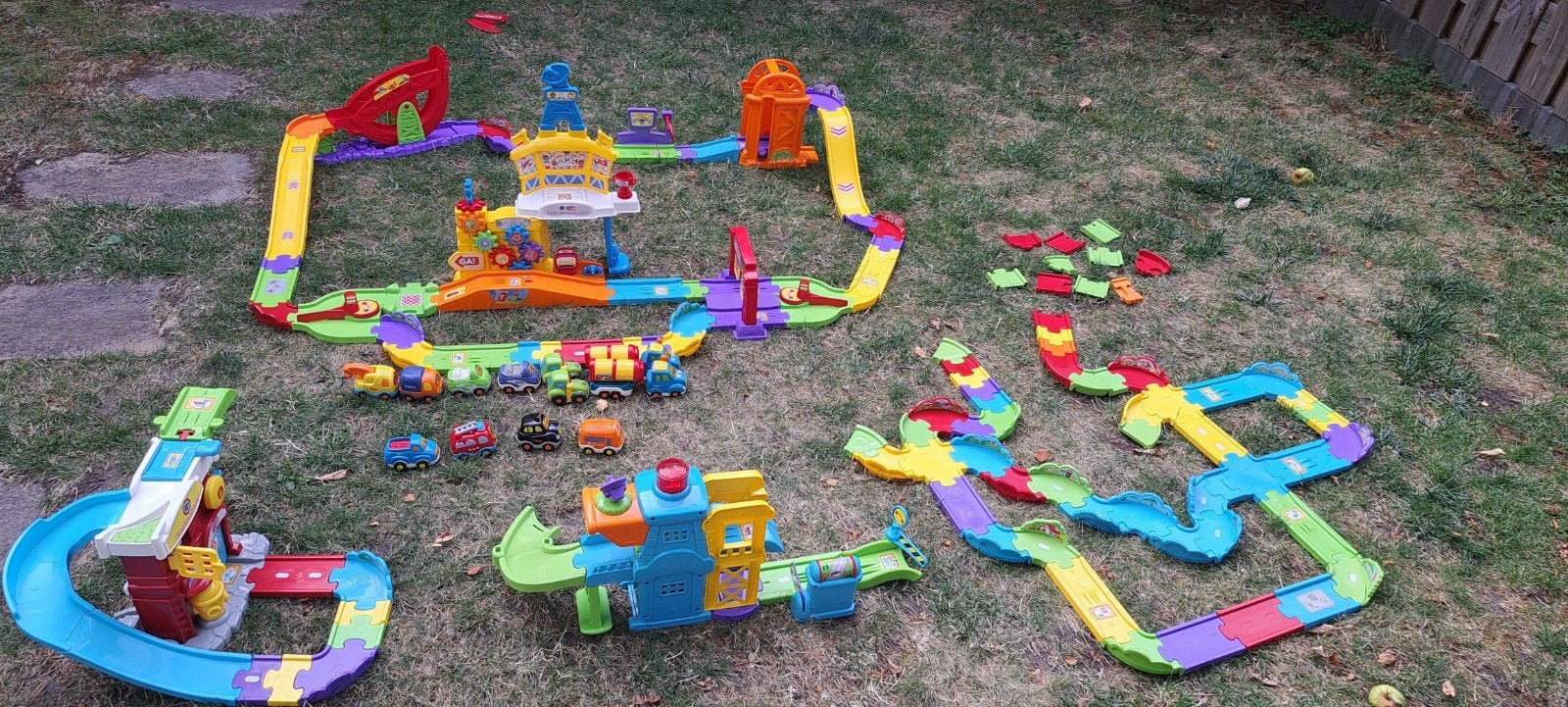 Toet Toet Auto's Racecircuit, Politiebureau & Brandweerkazer, Kinderen en Baby's, Speelgoed | Vtech, Ophalen, Gebruikt, 2 tot 4 jaar