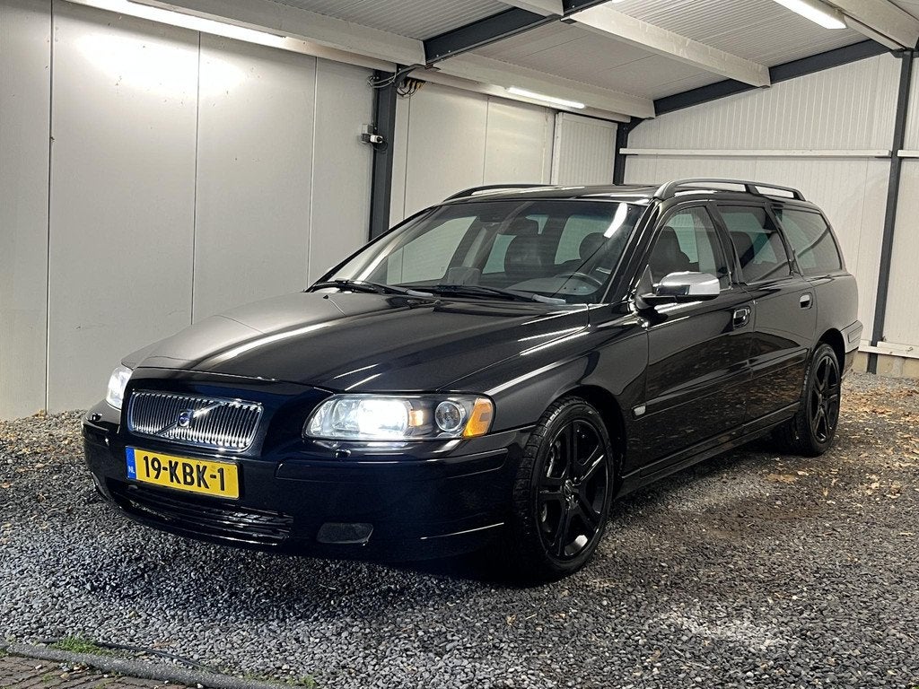 Volvo V70 2.4 T5 260PK AUT 6-2005 LEDER NAVI XENON SCHF.DAK, Zwart, Zwart, 84 €/maand, 750 kg