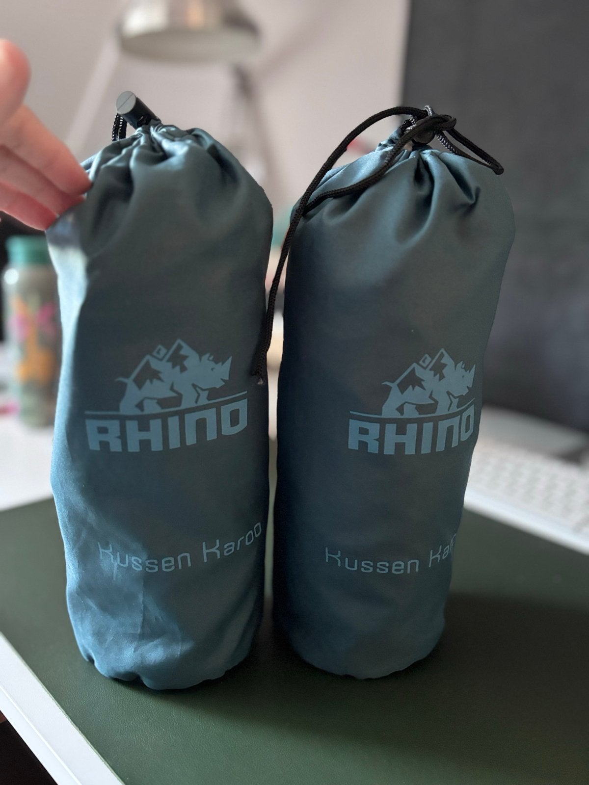 Rhino Karoo zelfopblaasbaar kussen (2 stuks), Caravans en Kamperen, Ophalen of Verzenden, Zo goed als nieuw