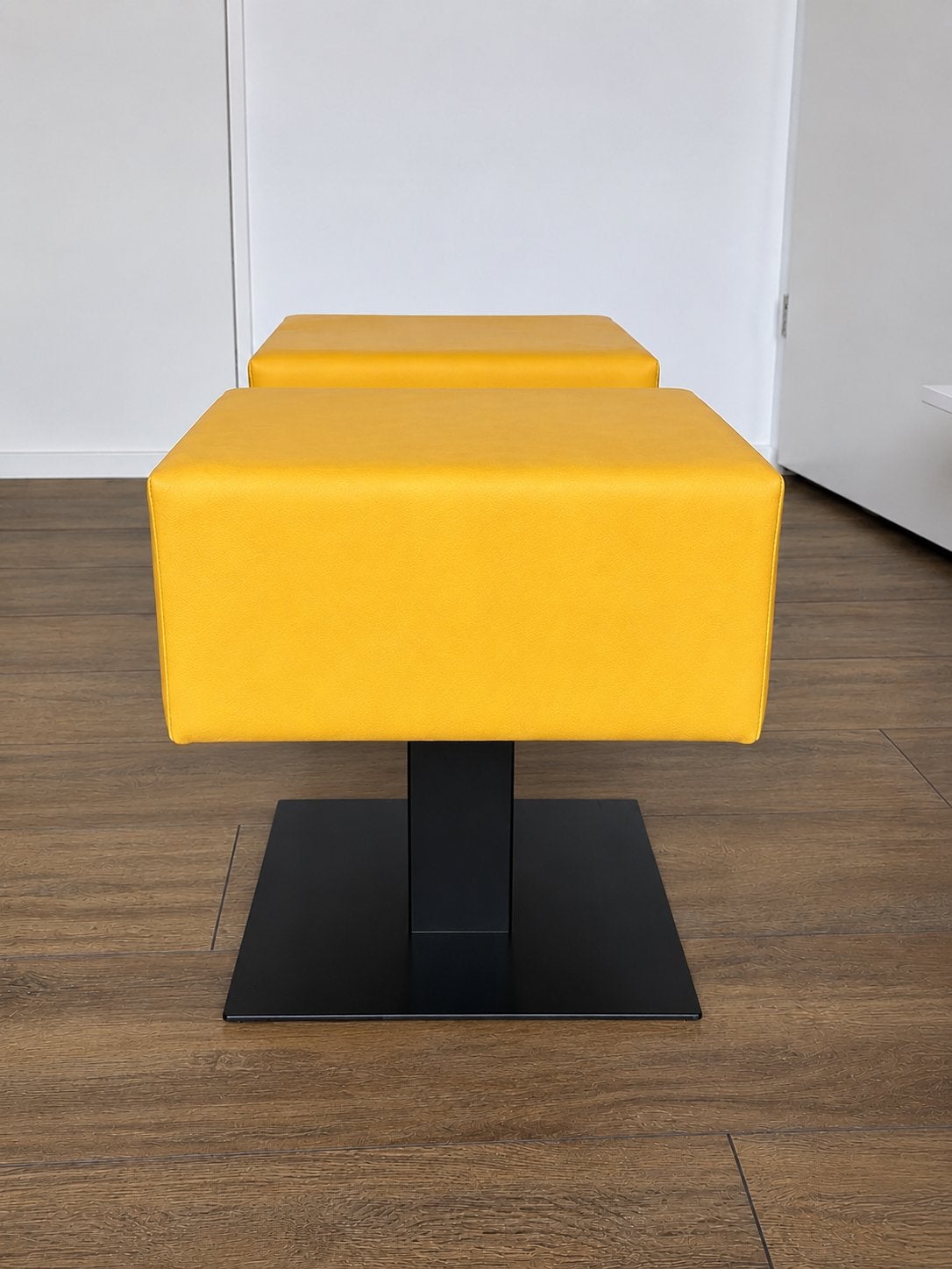 Krukjes | geel zwart, Ophalen, Zo goed als nieuw, Rond, Minder dan 50 cm