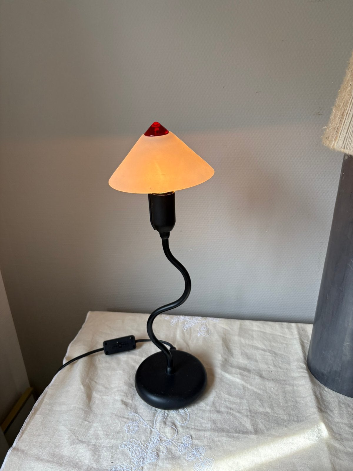 Vintage postmodern zigzag lamp| made in Italy| gemerkt|, Huis en Inrichting, Met schakelaar, 43 cm, E14 (klein), Ophalen of Verzenden