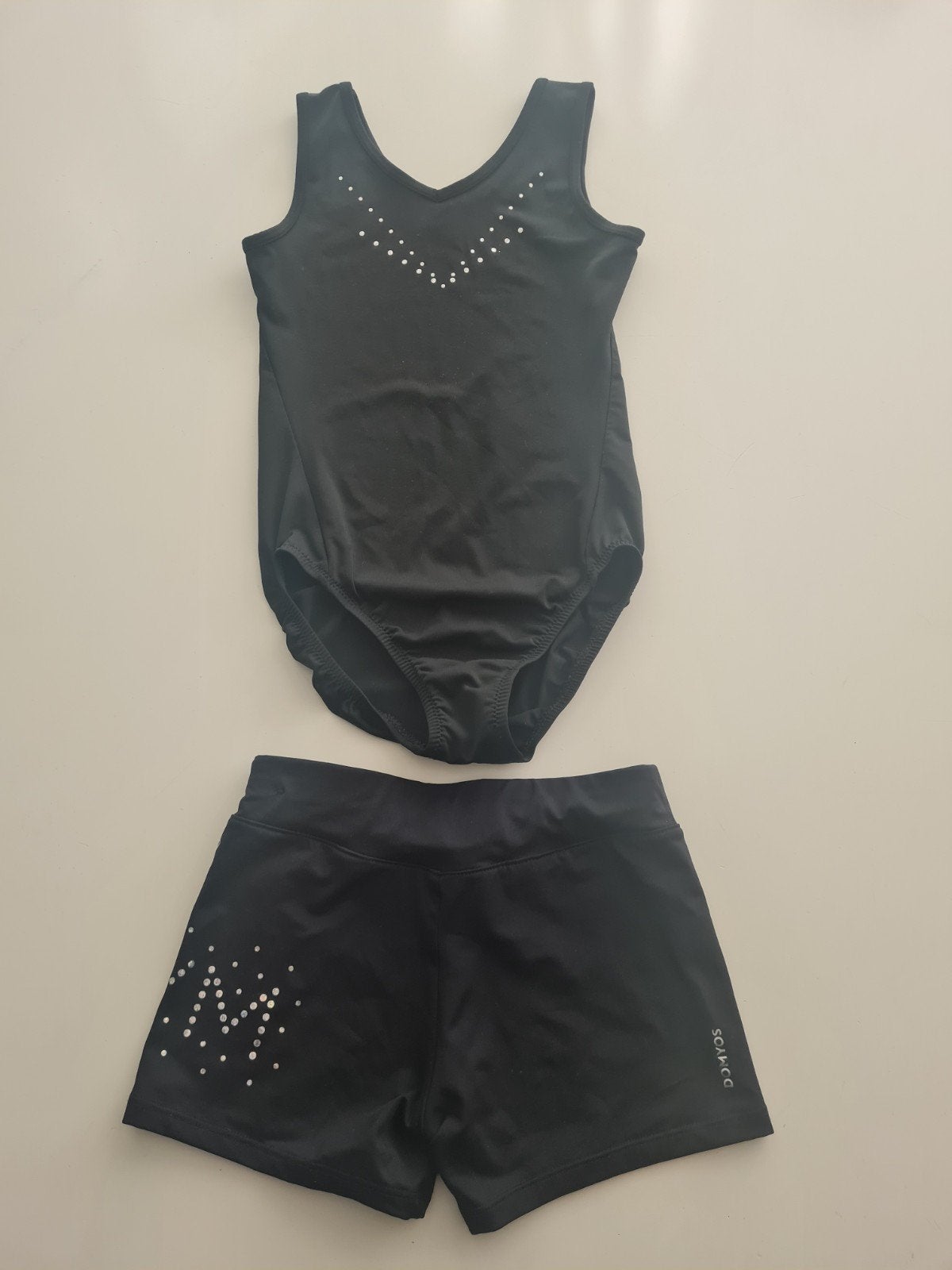 Turnpakje en turnbroekje decathlon maat circa 122  - 134, Sport en Fitness, Zwart, Zo goed als nieuw, Turnpak(je), Kindermaat 122 t/m 140