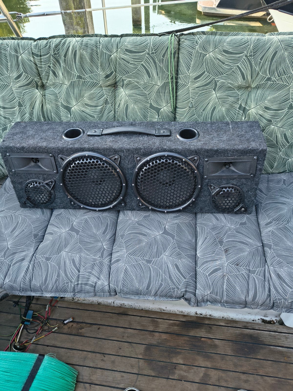 Speakerbox met linker en rechter speaker aansluiting, Overige merken, Gebruikt, Inclusief kabels, Overige typen