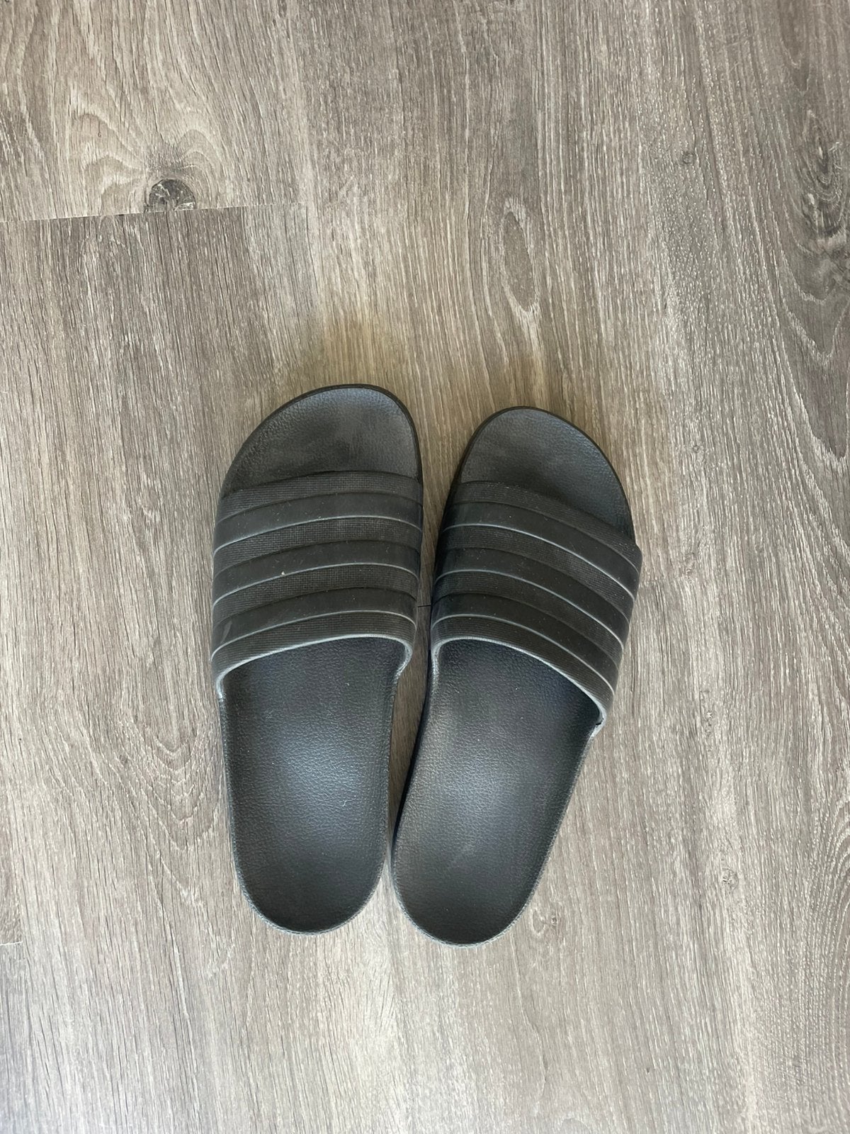 Adidas slippers maat 43, Slippers, Zwart, Ophalen of Verzenden, Zo goed als nieuw